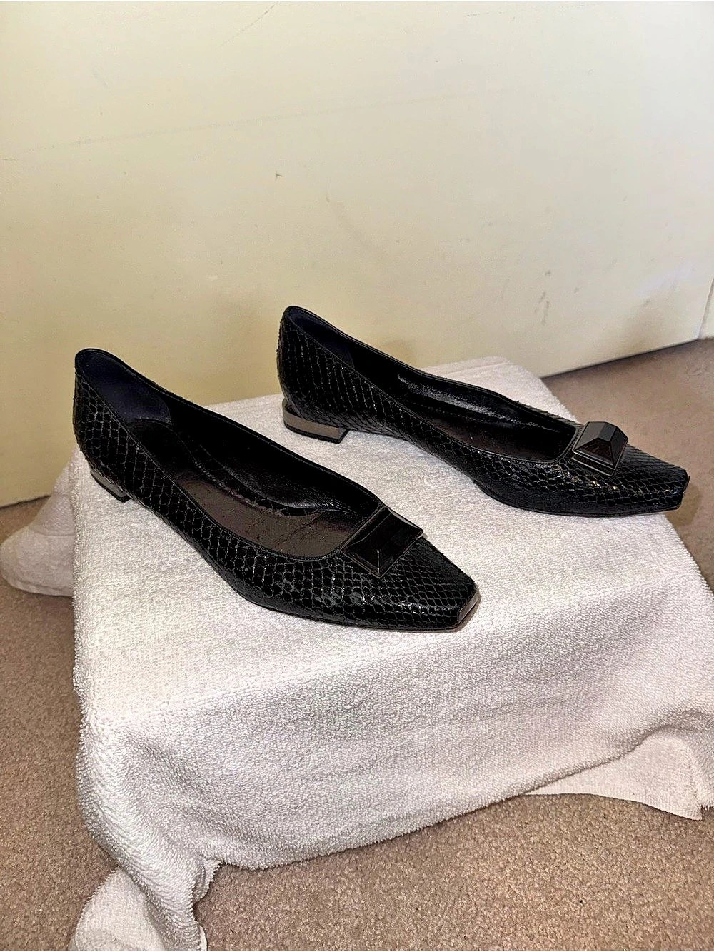 Vintage Giorgio Armani Small Heeled Shoes in Black Snakeskin EU 39 1/2